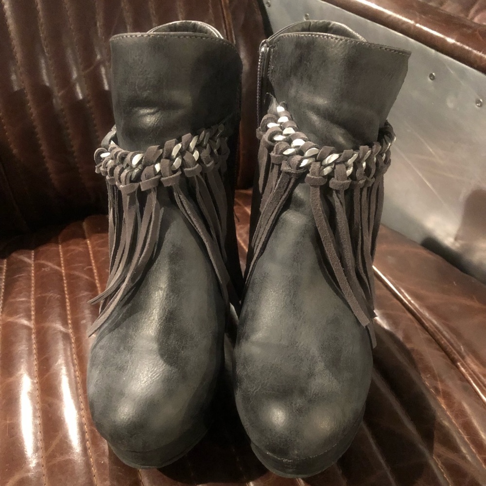 Gray wedges with fringe leather size 8
